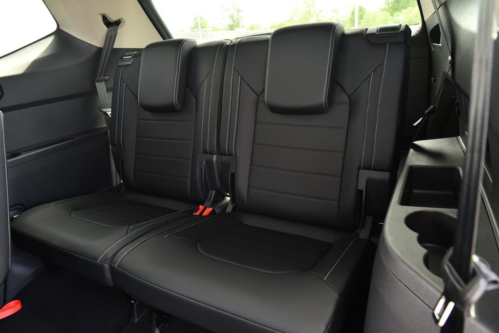 Volkswagen Atlas Vehicle Full-screen Gallery Image 24