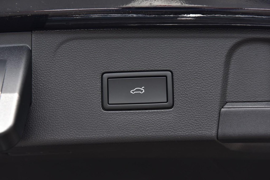 Volkswagen Atlas Vehicle Full-screen Gallery Image 26