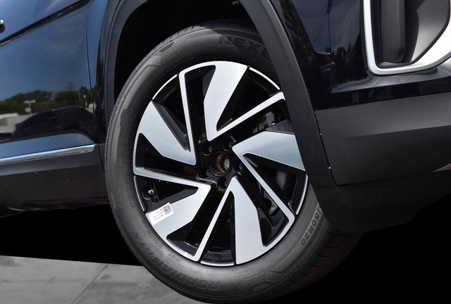 Volkswagen Atlas Vehicle Image 03