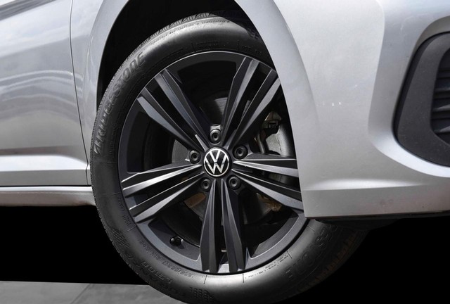Volkswagen Jetta Vehicle Image 03