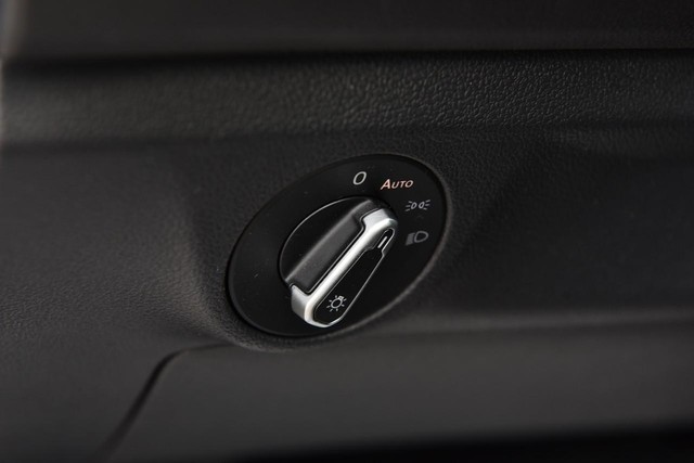 Volkswagen Jetta Vehicle Image 11