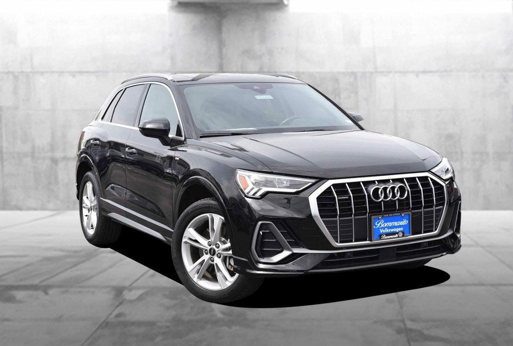 Audi Q3 Vehicle Full-screen Gallery Image 2