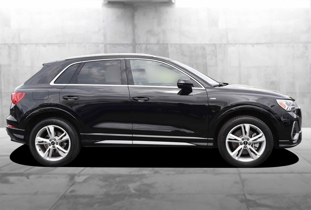 Audi Q3 Vehicle Full-screen Gallery Image 5