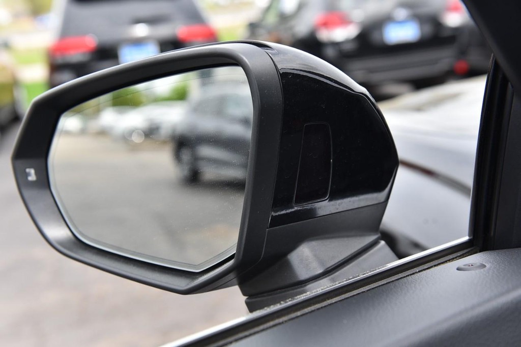 Audi Q3 Vehicle Full-screen Gallery Image 11
