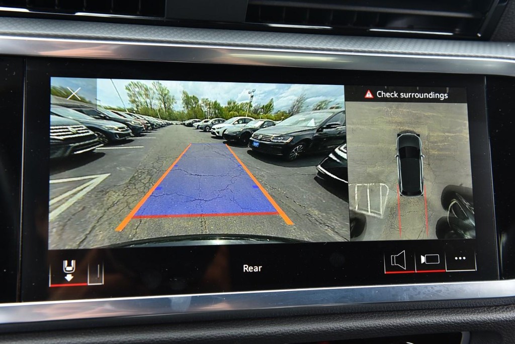 Audi Q3 Vehicle Full-screen Gallery Image 14