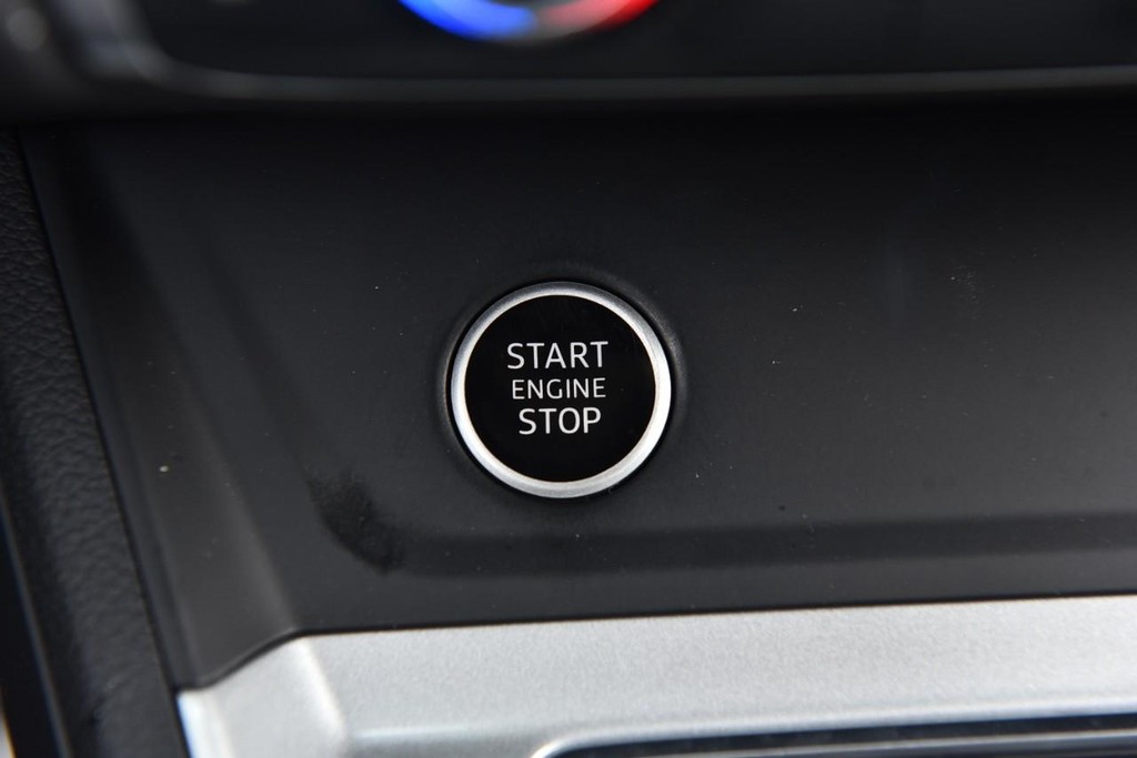 Audi Q3 Vehicle Full-screen Gallery Image 18