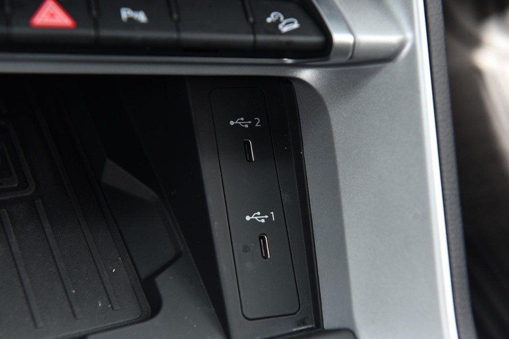 Audi Q3 Vehicle Full-screen Gallery Image 20