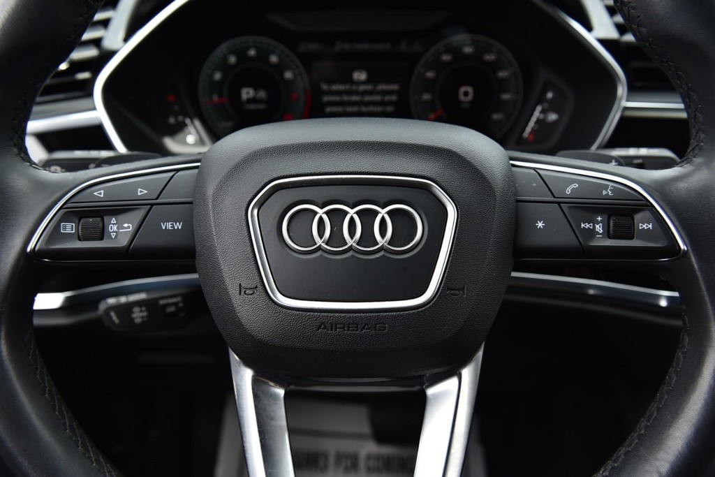 Audi Q3 Vehicle Full-screen Gallery Image 21