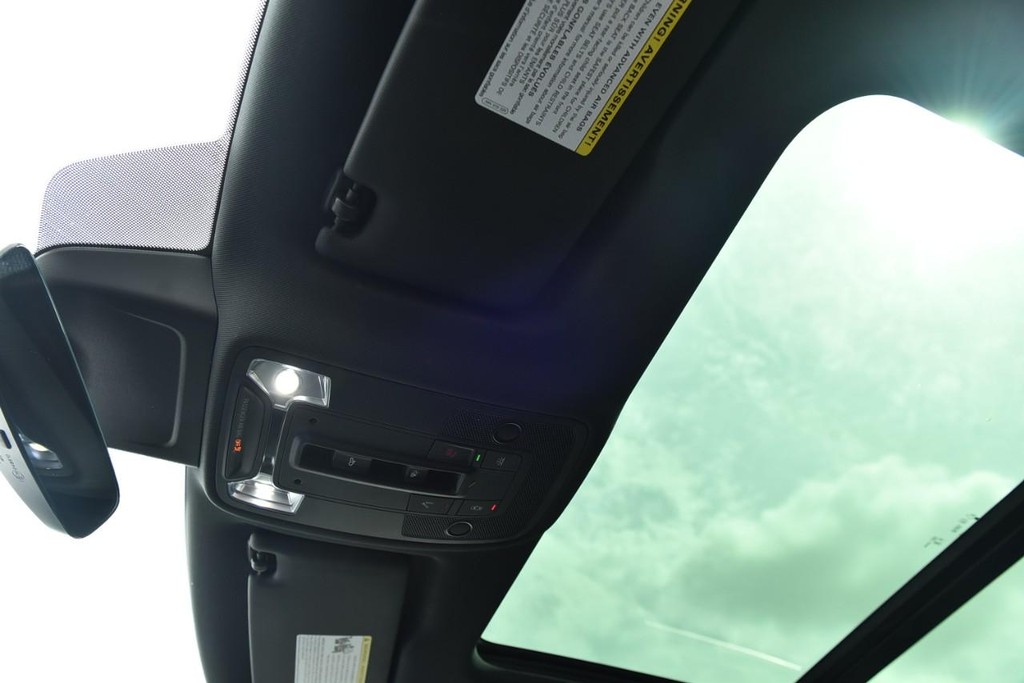 Audi Q3 Vehicle Full-screen Gallery Image 24