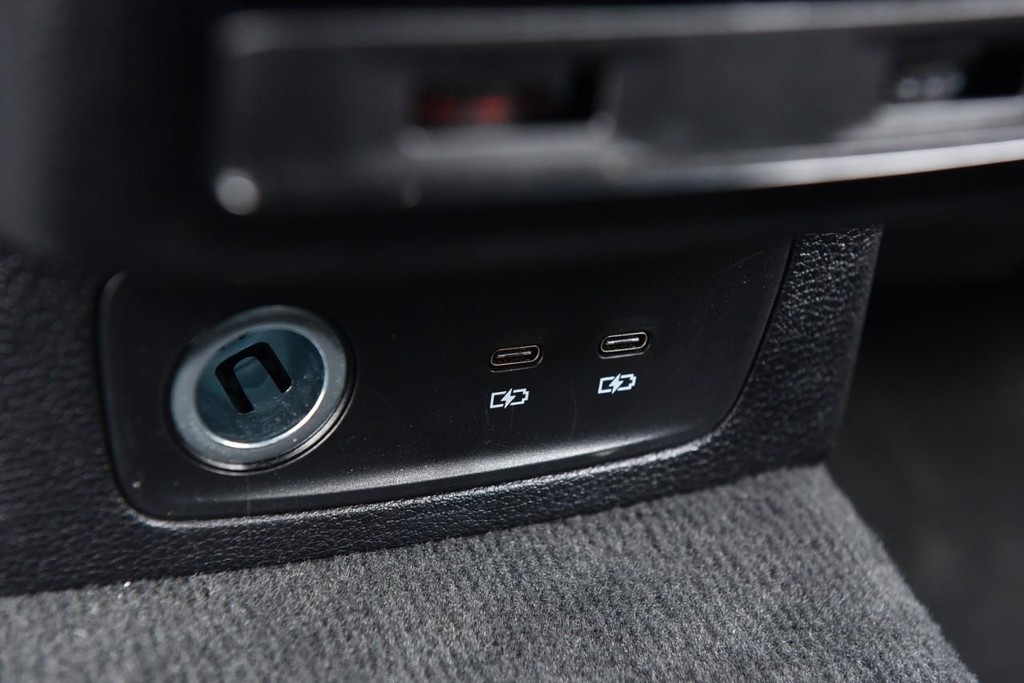 Audi Q3 Vehicle Full-screen Gallery Image 27