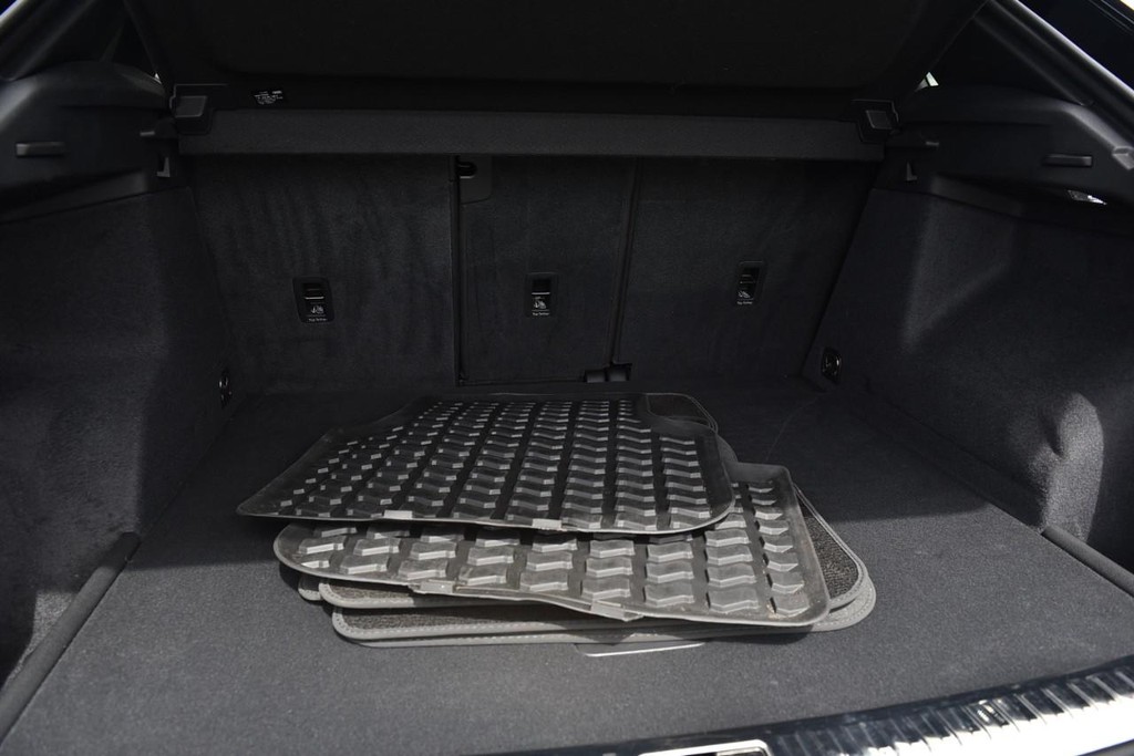 Audi Q3 Vehicle Full-screen Gallery Image 28