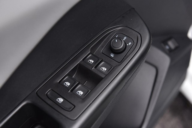 Volkswagen Taos Vehicle Image 08