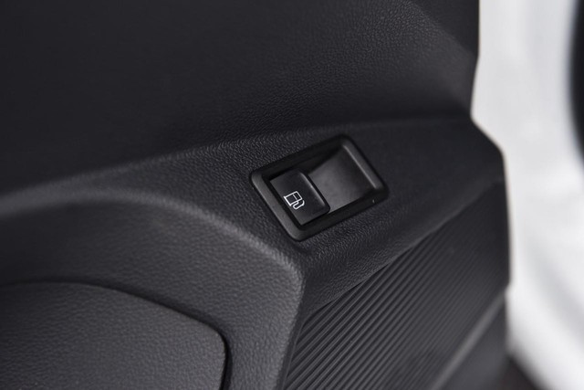 Volkswagen Taos Vehicle Image 09