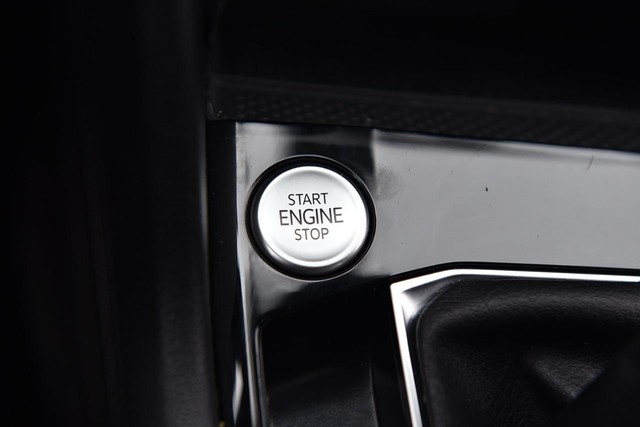 Volkswagen Taos Vehicle Image 16