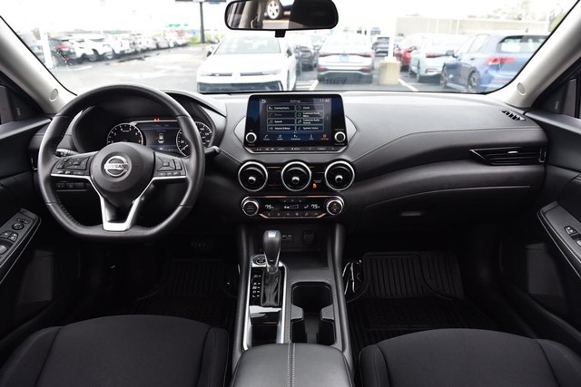 Nissan Sentra Vehicle Image 07