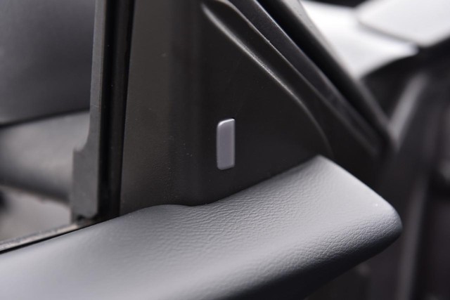 Nissan Sentra Vehicle Image 09