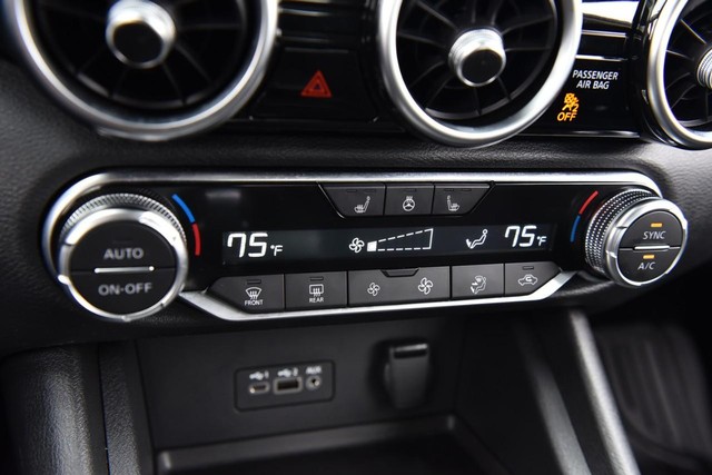 Nissan Sentra Vehicle Image 14