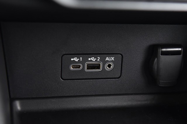 Nissan Sentra Vehicle Image 15