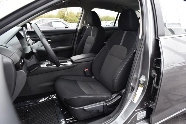 Nissan Sentra Vehicle Image 18