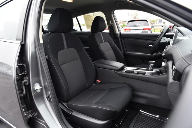 Nissan Sentra Vehicle Image 19