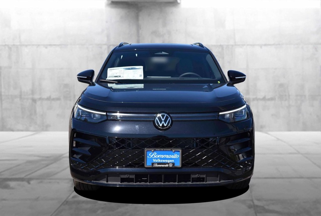 Volkswagen Tiguan Vehicle Full-screen Gallery Image 4