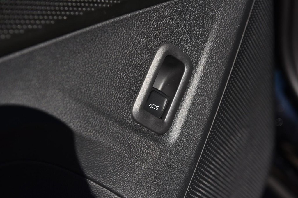 Volkswagen Tiguan Vehicle Full-screen Gallery Image 9