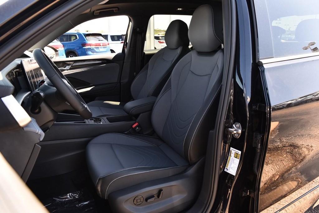 Volkswagen Tiguan Vehicle Full-screen Gallery Image 19