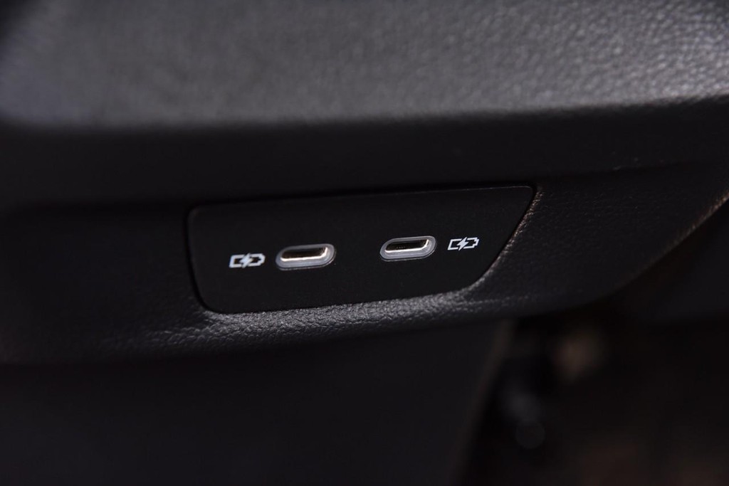 Volkswagen Tiguan Vehicle Full-screen Gallery Image 24