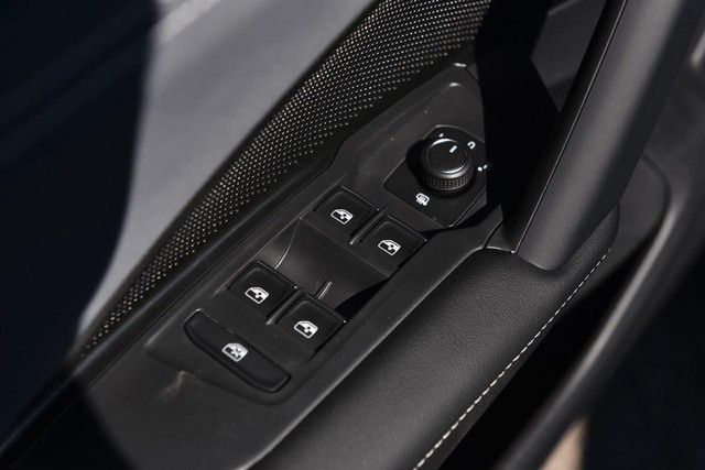 Volkswagen Tiguan Vehicle Image 08