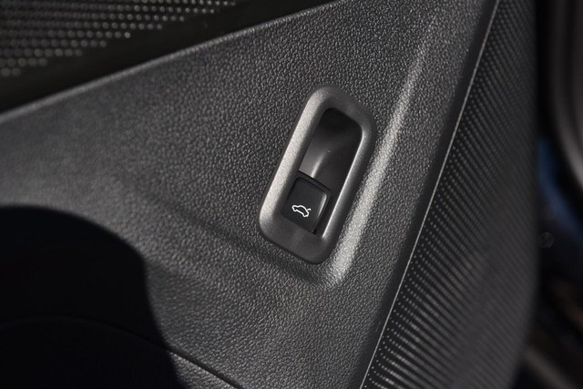 Volkswagen Tiguan Vehicle Image 09