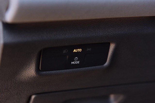 Volkswagen Tiguan Vehicle Image 11