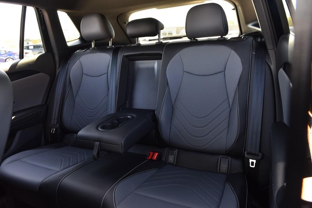 Volkswagen Tiguan Vehicle Image 22