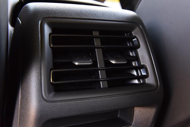 Volkswagen Tiguan Vehicle Image 23