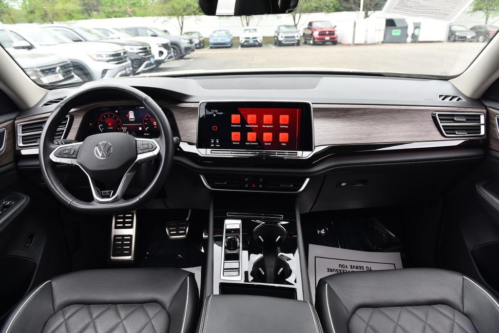 Volkswagen Atlas Vehicle Full-screen Gallery Image 7