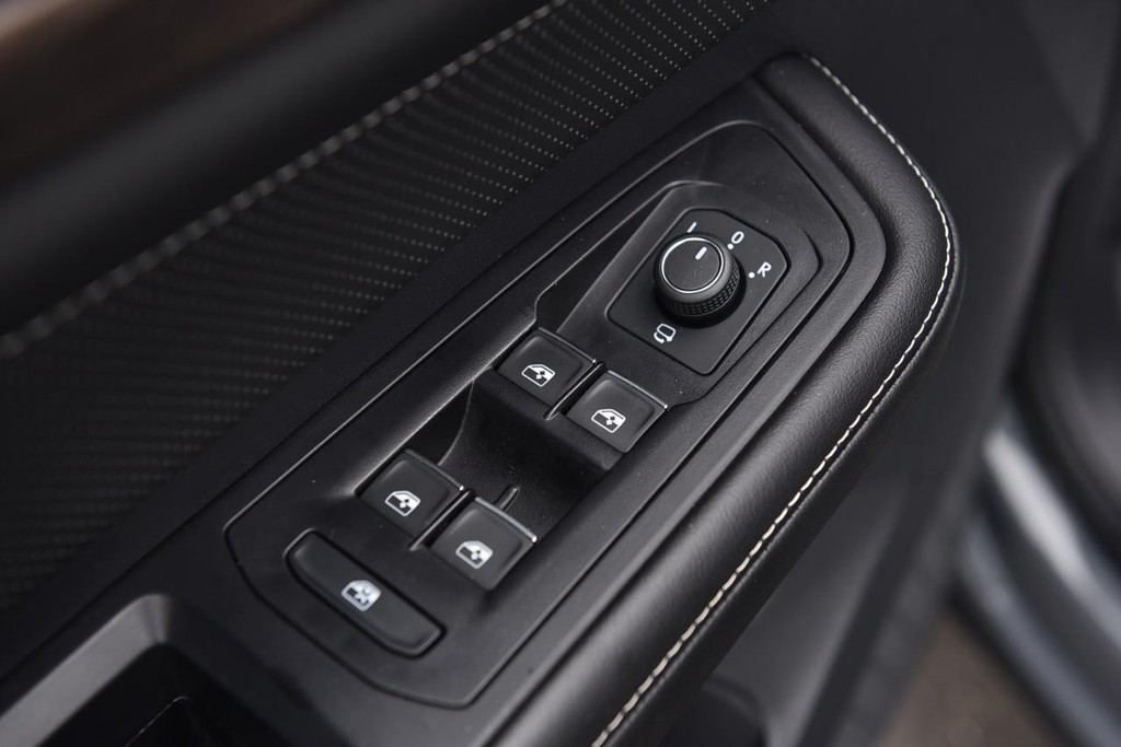 Volkswagen Atlas Vehicle Full-screen Gallery Image 8