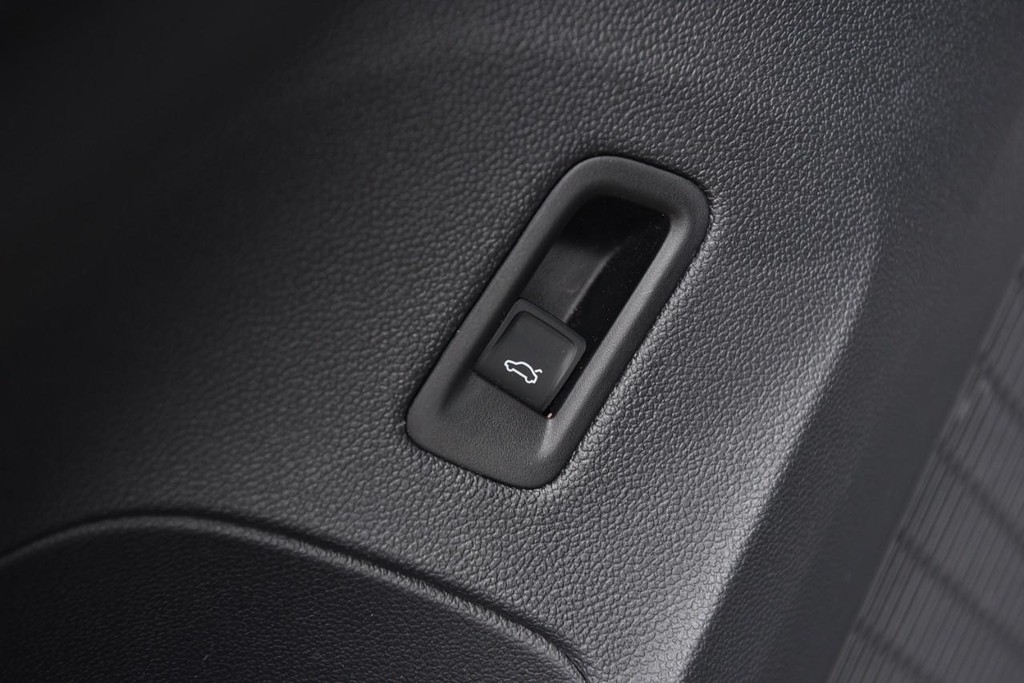 Volkswagen Atlas Vehicle Full-screen Gallery Image 9