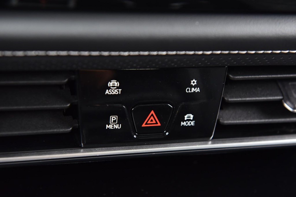 Volkswagen Atlas Vehicle Full-screen Gallery Image 15