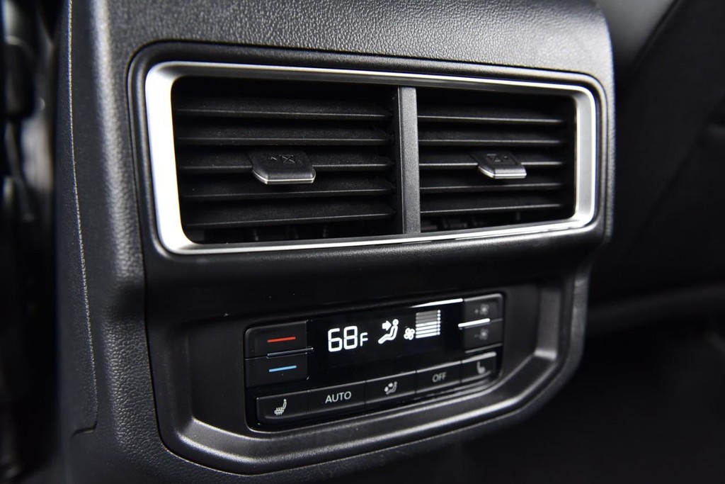 Volkswagen Atlas Vehicle Full-screen Gallery Image 23