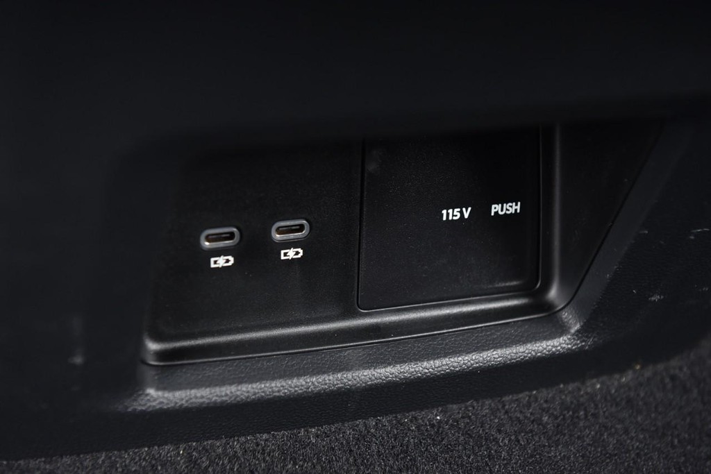 Volkswagen Atlas Vehicle Full-screen Gallery Image 24