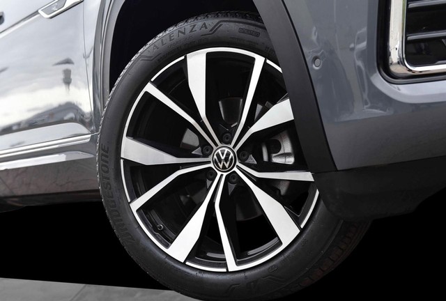 Volkswagen Atlas Vehicle Image 03