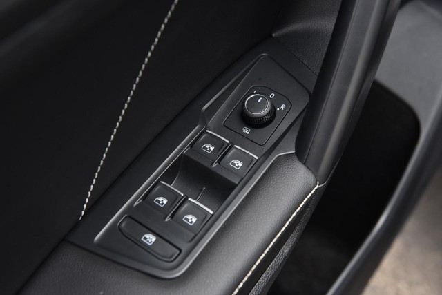 Volkswagen Tiguan Vehicle Image 08