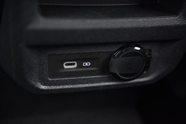 Volkswagen Tiguan Vehicle Image 24