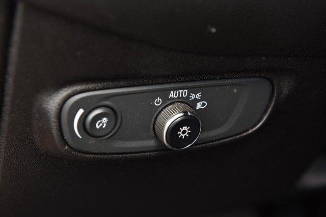 Chevrolet Equinox Vehicle Image 09