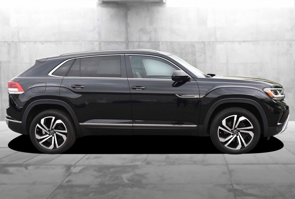 Volkswagen Atlas Cross Sport Vehicle Full-screen Gallery Image 5