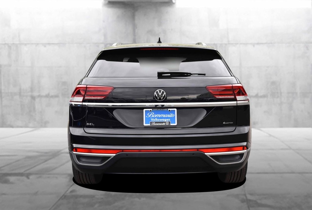 Volkswagen Atlas Cross Sport Vehicle Full-screen Gallery Image 6