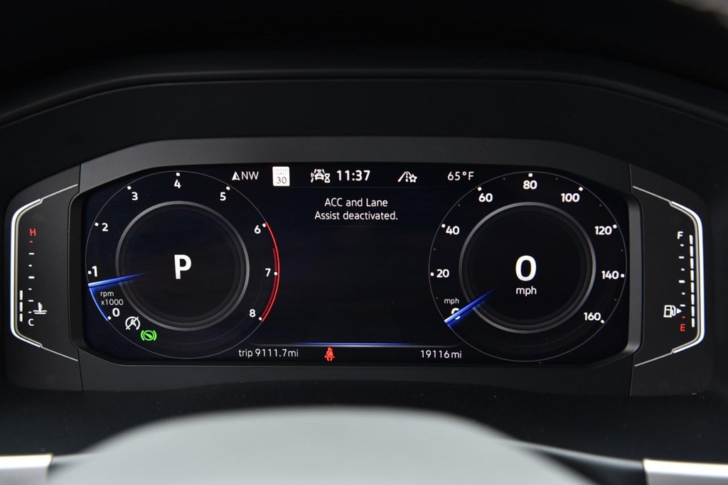 Volkswagen Atlas Cross Sport Vehicle Full-screen Gallery Image 12