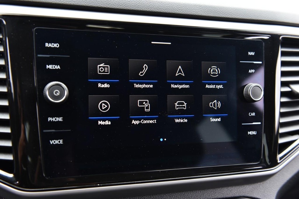 Volkswagen Atlas Cross Sport Vehicle Full-screen Gallery Image 14