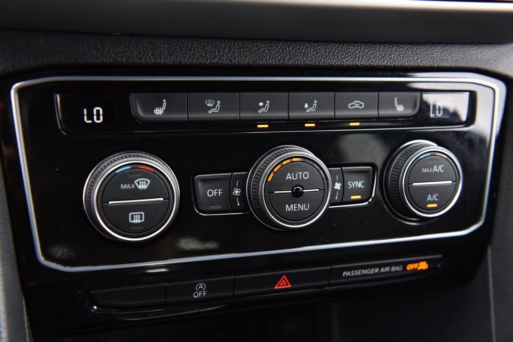 Volkswagen Atlas Cross Sport Vehicle Full-screen Gallery Image 15