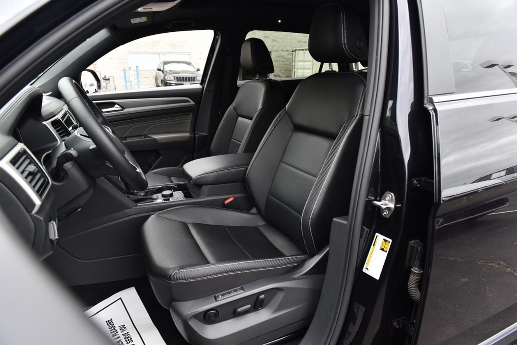 Volkswagen Atlas Cross Sport Vehicle Full-screen Gallery Image 19