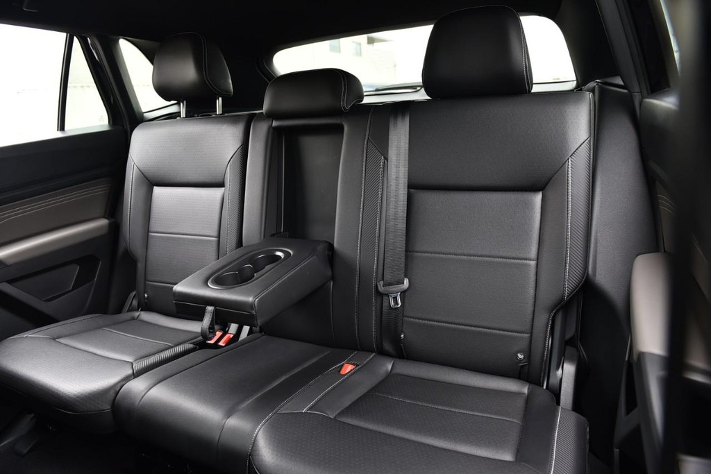 Volkswagen Atlas Cross Sport Vehicle Full-screen Gallery Image 22